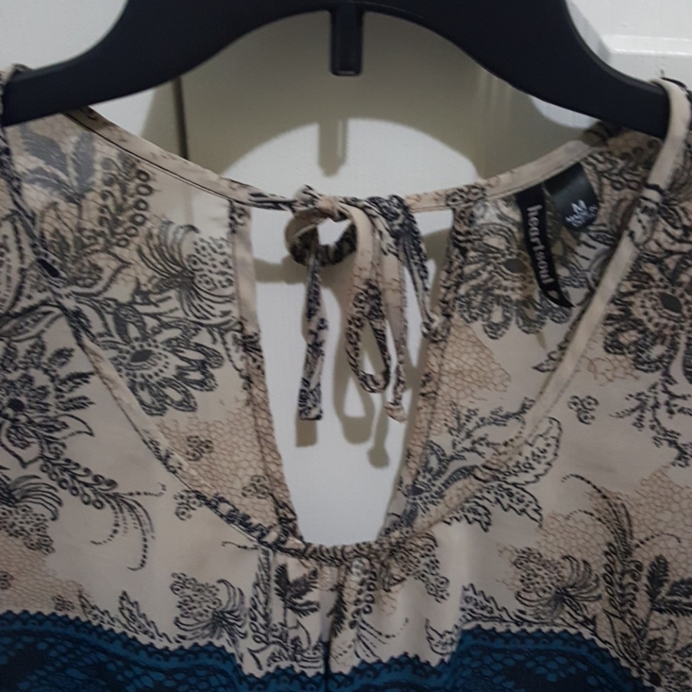 blouse - Picture 3 of 5